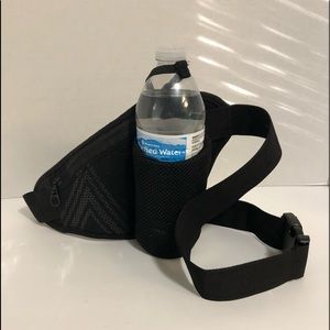 Fanny Pack that holds a water bottle